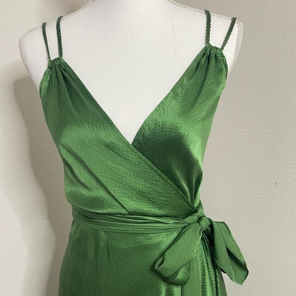 BCBG MAXAZRIA HAMMERED SILK HIGH LOW DRESS W STRAP BEADED EMBELLISHMENT SZ M - Picture 5 of 16